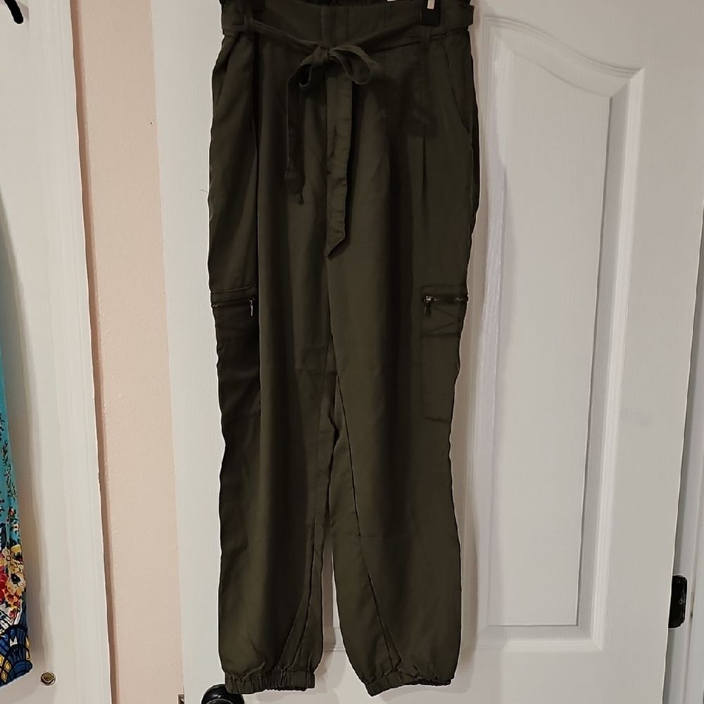 5/$28 Stylish Olive Green Women's Pants